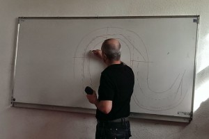 Rétroprojecteur en panne : Fabrice s'y colle au tableau blanc :)