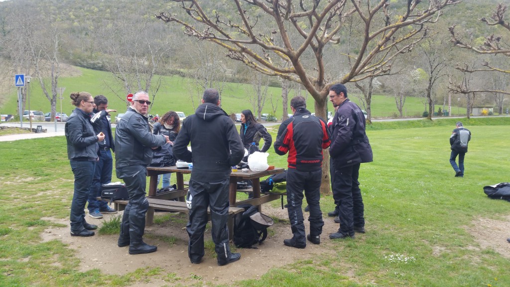 2016-04-09 08 a table